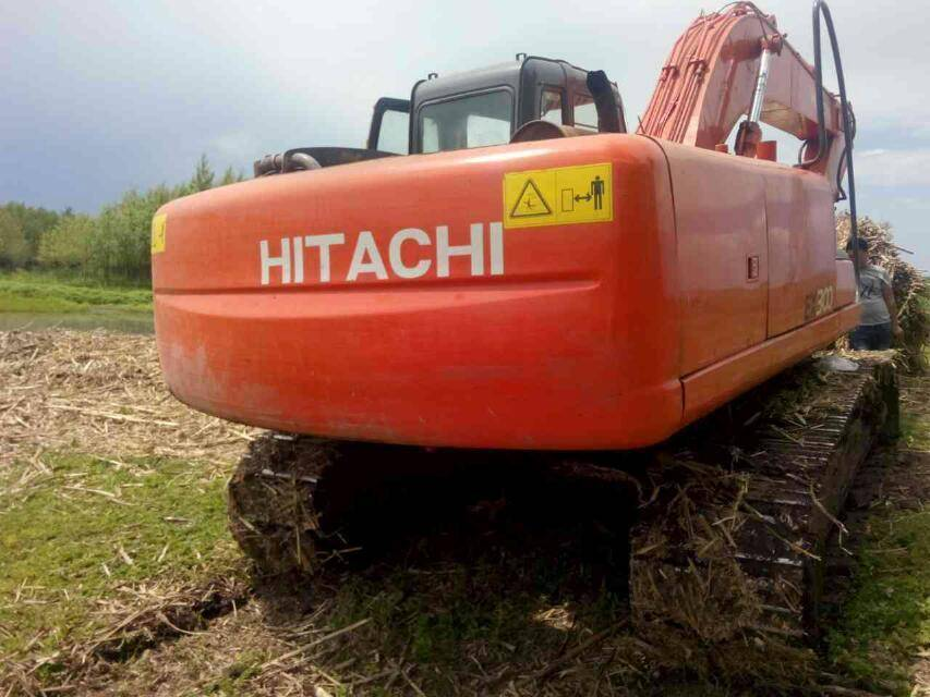 Како да се дијагностицира багерот Hitachi ZAXIS120 кој бавно оди?