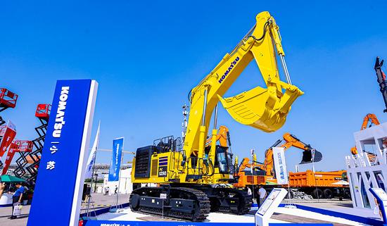 Во декември, кинеските багери Komatsu работеа 108 часа, што е раст од 19,5% на годишно ниво; други четири региони, исто така, забележаа позитивен раст на годишно ниво.